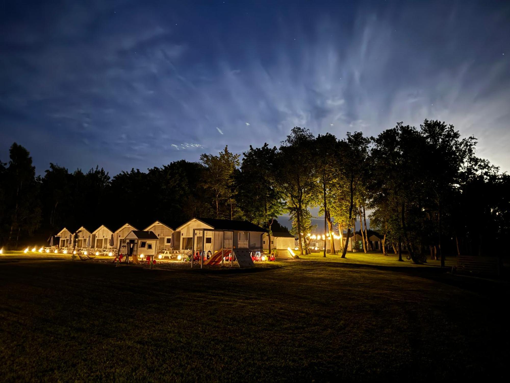 Lumi Resort Domki Letniskowe Z Podgrzewanym Basenem Rewal Luaran gambar